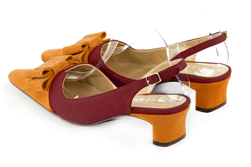 Apricot orange and burgundy red women's open back shoes, with a knot. Tapered toe. Low kitten heels. Rear view - Florence KOOIJMAN